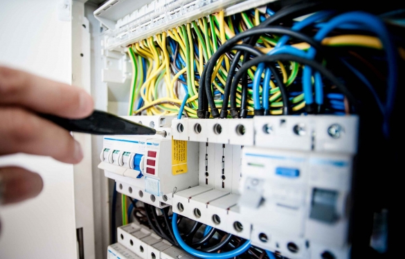 Optimisation de l’installation électrique dans les bureaux : un enjeu de performance et de conformité
