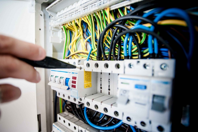 Optimisation de l’installation électrique dans les bureaux : un enjeu de performance et de conformité